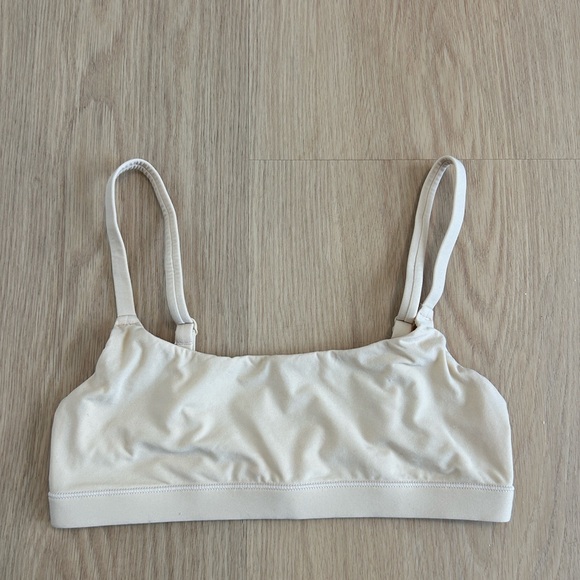 SKIMS Fits Everybody Scoop Neck Bra XS - Picture 6 of 8